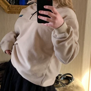 Oversize zip up sweatshirt  - Snygg beige oversize sweatshirt från junkyard i storlek S, passar både tjejer och killar skitbra! 