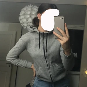 Grå Kofta/hoddie 💗 - Fin grå kofta, har inte använt den så mycket💗