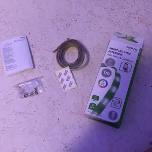 Led slinga  - Helt oanvänd 1 m man kopplar in sig via telefon för att sätta på den säljer den för råkade beställa hem 2 likadana skulle det va något problem med den är det bara att kontakta mig!! Men den ska funka! 