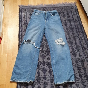 Buggy jeans byxa - Säljer min söt Buggy jeans 👖 som är i mycket bra skick och passar till allt.passar någon av 170/72cm.