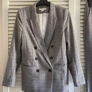 Kavaj och byxa  - Kavaj och byxa i jättebra skick 