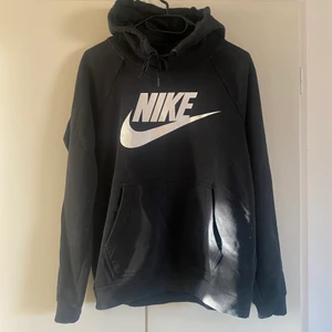 Nike - Säljer denna hoodie från Nike. Storlek S. 150kr + frakt 66kr. 