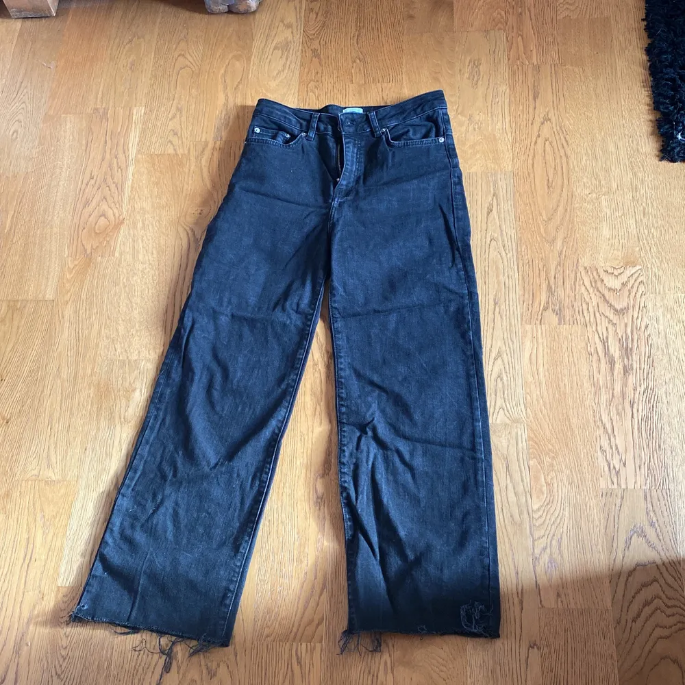 Fint skick, säljes för att de är för korta på mig. Köpare står för eventuell frakt. . Jeans & Byxor.