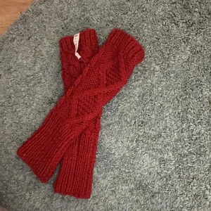 Handledavärmare - Coola röda handledsvärmare, kan mötas upp annars står köparen för frakten