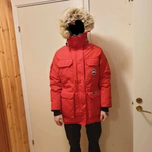 Canada Goose  - Canada Goose expedition parka str. M använd 2 vintrar, som ny.
