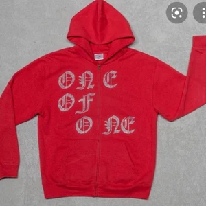 One of one - Säljer min one of one hoodie som väl använd men alla stenar sitter kvar ☺️ Säljs inte just nu eftersom den är limited edition.