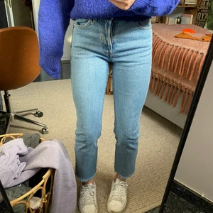 Levis 501 - Säljer mina Levis jeans då de blivit för små. De är i W23 men jag skulle säga att de passar för W24-25 också.