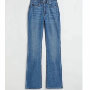 Hm jeans - Ett par jeans som jag använt 1 gång men tycker inte dom passar mig så bra så jag säljer dom! Perfekt i längd ☺️