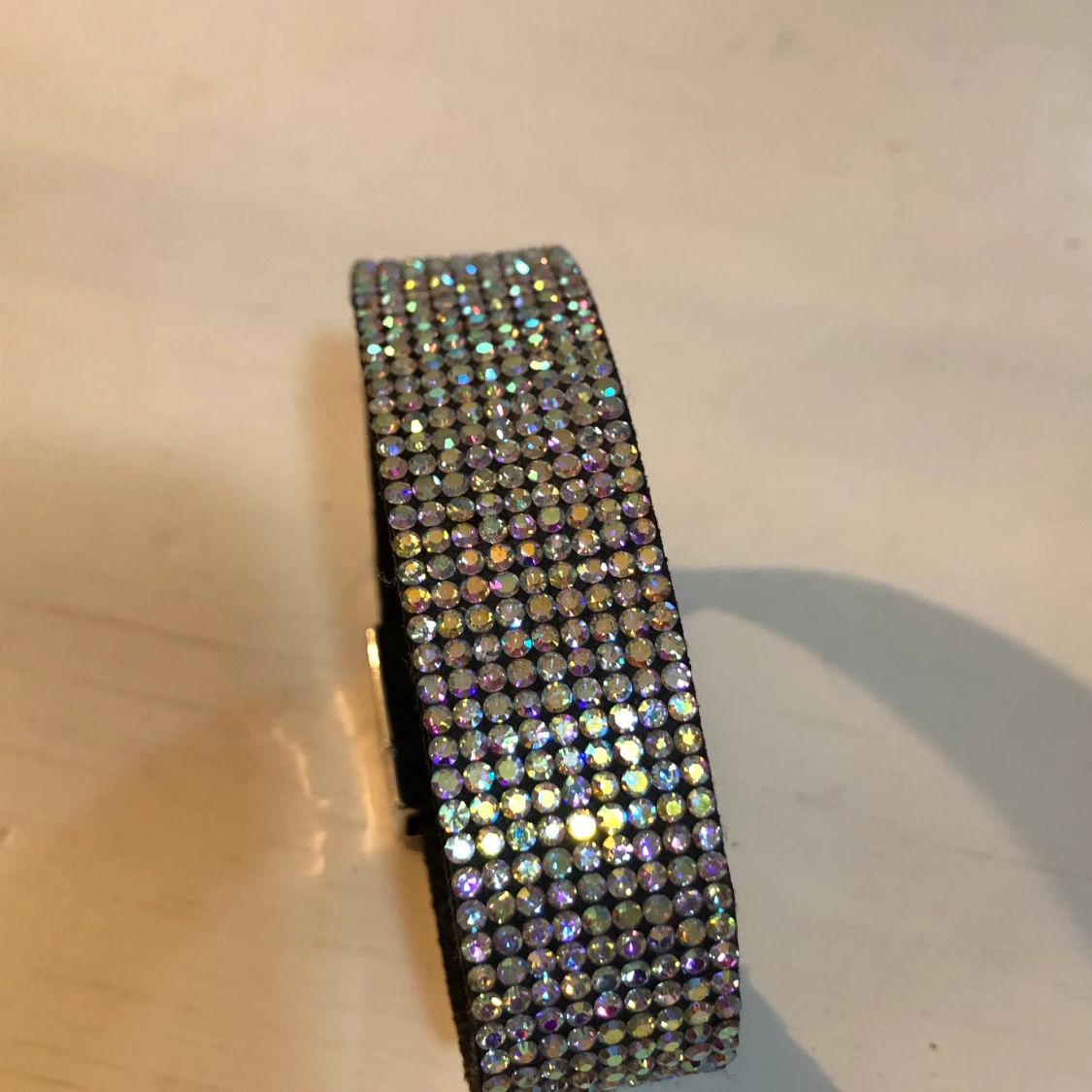 Armband med färgskiftande stenar - 90