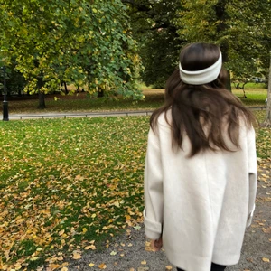 VINTERNS SNYGGASTE ACCESSOAR! - Handgjorda pannband tillverkade av 100% återvunnet material!🤍🪡