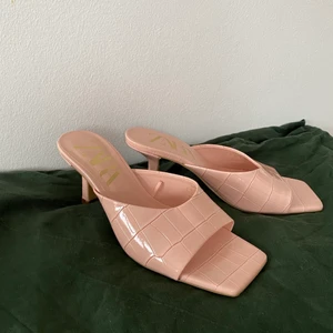 Zara klackskor - Helt oanvända klackar från Zara. Kommer ej till användning, önskar dem passade! Nypris 399kr