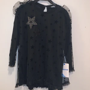 Klänning  - Tuff/söt klänning med mönstrad tyll. Helt nytt kollektionsprov 