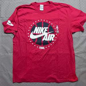 Nike basketball tshirt med blazer på ärm storlek XL
