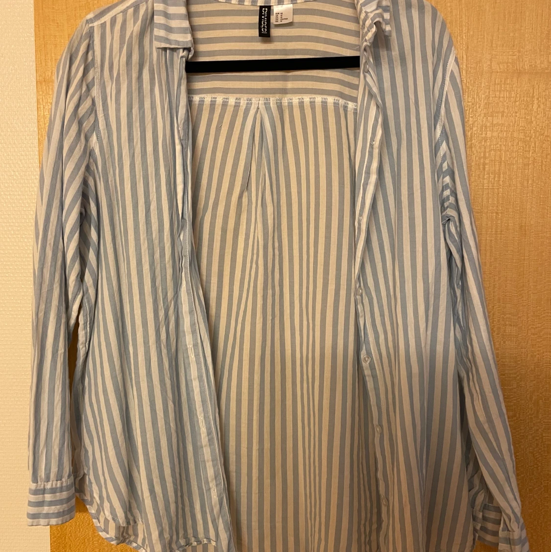 Ljusblå/vit randig skjorta - 91