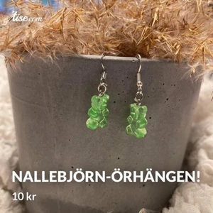 Nallebjörn-örhängen! - Nallebjörn-örhängen gjorda utav mig Ellen!                                   10 kr + 13 kr frakt!                                                                 (KÖP 4 PAR= FRAKTFRITT!) ❤️
