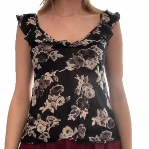 Blommig topp - Söt blommig top❣️💕 frakt 37❣️