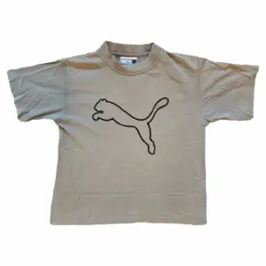 Cool puma tröja köpt på plick men används aldrig🥲 väldigt fin färg! Frakt 48kr🤗😚❤️