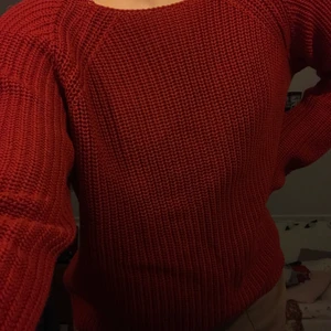 stickad tröja - röd, stickad tröja från Lager 157. den är använd men i mycket bra skick.