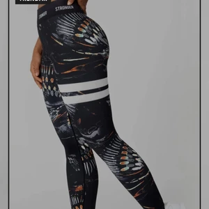 Stronger tights  - Säljer mina tights från stronger eftersom att dom är alldeles för små på mig då jag har 36/ S-M i storlek o dessa är i XS. Super fina men för tajta på mig💕Använda ett fåtal gånger då jag beställde de nyligen o inte retunerat tbx de. Tveka inte att höra av dig för frågor!💕(lånade bilder eft dom inte passar mig längre) Kostar 800 på deras sida💕Pris kan självklart diskuteras!