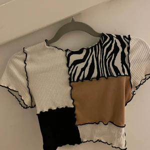 T-shirt  - Jätte fin t-shirt i bra kvalite. Köpt för 130kr säljer för 90kr😘