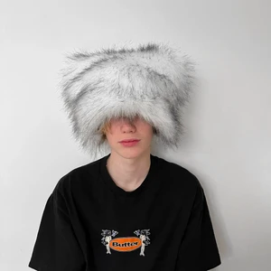 B-mössa Önskedjur - Magisk handgjord mössa i fuskpäls