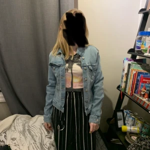 Snygg jeans jacka  - En Jens jacka bra material. 