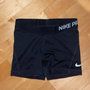 Nike pro shorts - Riktigt bra skick, inga konstigheter. 