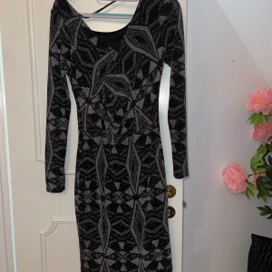 Festklänning - Festklänning till salu. 