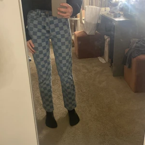 Shein jeans  - Jeans från shein i stl 152/11-12 år. Använd några få gånger och dom är som nya!🤍säljer för att dom inte riktigt är min stil längre. Pris kan diskuteras!