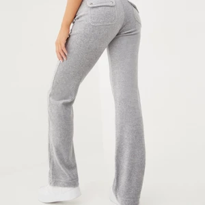 Juicy couture byxor  - Säljer nu mina favorit juicy byxor då jag fått ett par nya och dessa ej kommer till användning, storlek S och i nyskick! Frakt tillkommer eller så möts vi upp i Stockholm, skriv för egna bilder!❤️