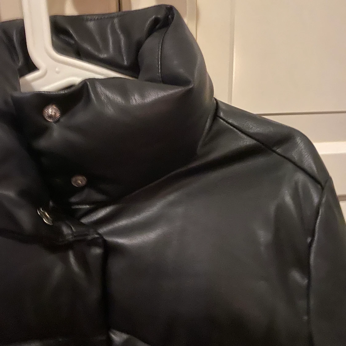 Puffer jacka i skinn  - 90