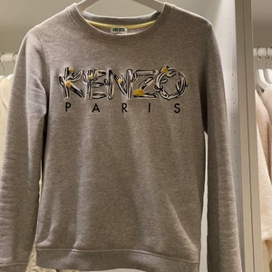 Kenzo  - Grå Kenzo sweatshirt i stolek xs