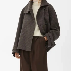 SÖKER arket jacka - Söker denna jacka. Kan betala bra. Skriv om du säljer eller vet någon som vill denna eller någon liknande. 