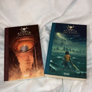 Percy Jackson böckerna  - Första och andra boken i Percy Jackson serien. Tyvärr har jag inte plats för dessa två då mina andra böcker tar plats. Har aldrig kommit till att läsa dessa, så hoppas istället för att de kommer till någon som kommer läsa dem och uppskatta dem mer. Båda böckerna kostar 60kr st. De är i ett bra skick och kostar betydligt mer i butik. Frakten kan kolla upp då jag ingen vet priset på hur mycket böckerna kostar att frakta.