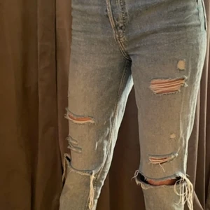 Jeans från hm storlek S - Jeans i bra skick storlek S💕Passar dej som är runt 1,60