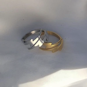 Thunder ring silver!! - Säljer min fina thunder ring köpt från alvaz.se på instagram då den inte kommer till användning mera. Den är justerbar så passar alla fingrar!⚡️⚡️