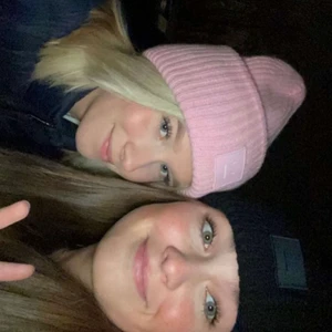 Rosa Acne mössa  - Min älskade rosa acne mössa!!!!!  Den är köpt för ca 1200kr men jag säljer den för 650kr ❤️