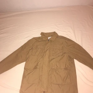 Weekday Nate-jacka - Size S, dock lite stor i storleken. Använd ca. fem gånger. Nypris 500kr