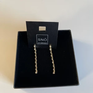 Örhängen  - Helt nya örhängen från Snö of Sweden