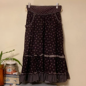 Kjol - Fin kjol köpt secondhand! Köparen betalar även för frakt