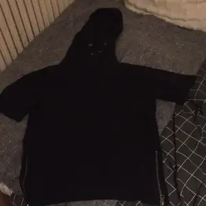 Fin hoodie använd 3 gånger fint skick hämtas i eslöv