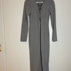 Klänning S - En långklänning jag köpt ifrån Nelly. Inget att anmärka på. Storlek S.  