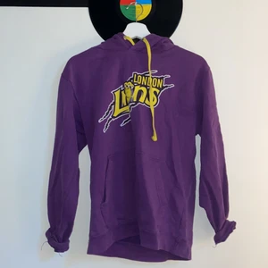 As cool hoodie - Ganska använd, har lite defekter kan skicka bild privat🌸