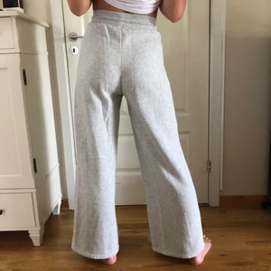 Mjukisbyxor - Mjukisbyxor från Nelly.com i storlek S, nyskick.