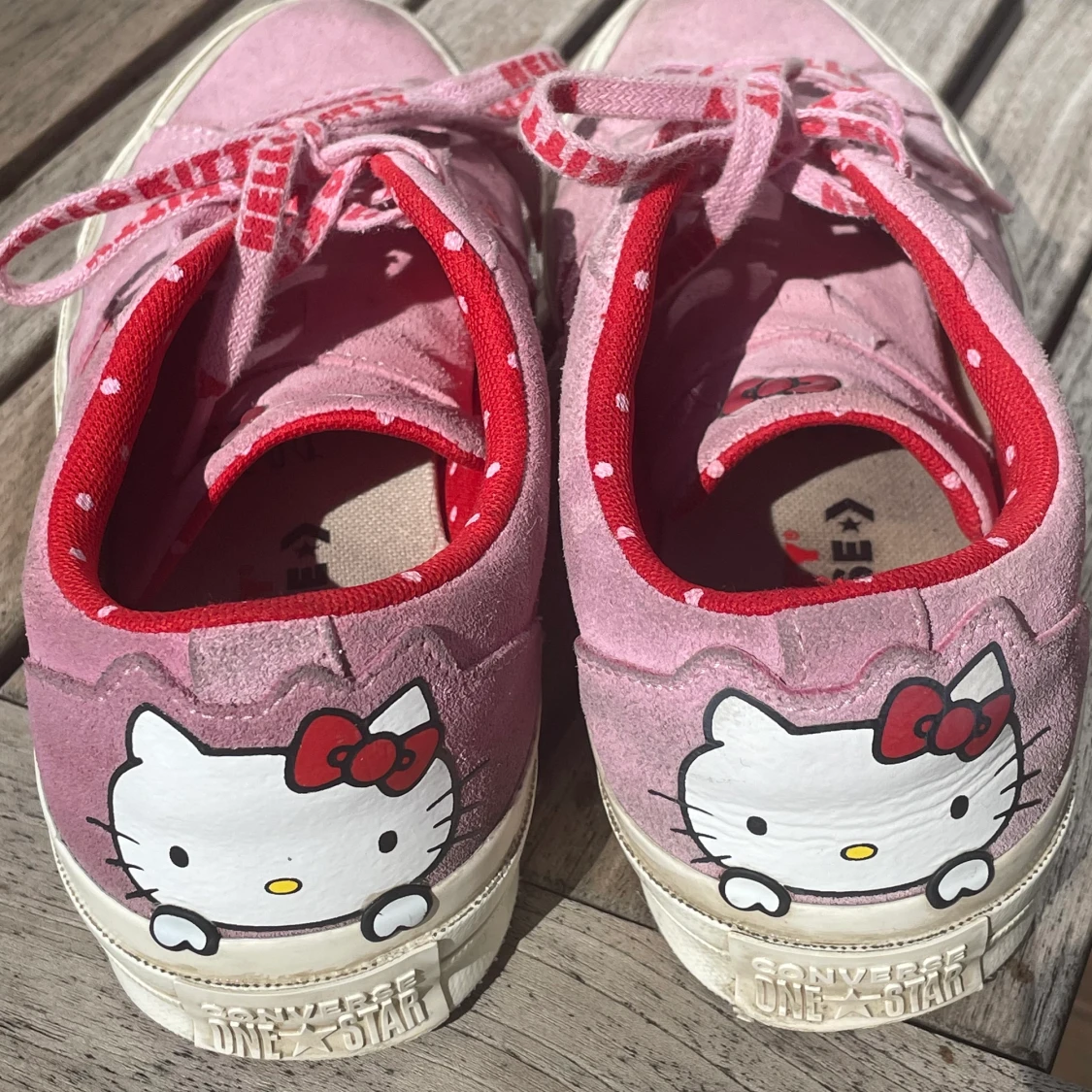 hello kitty converse  - 91