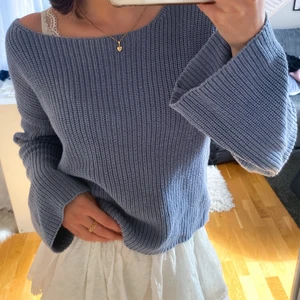 Stickad tröja nakd💙 - Stickad tröja från nakd i en superfin blågrå färg! Jättefint skick!