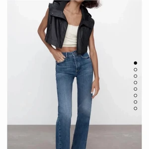 Zara jeans - Mörkblåa raka populära zara jeans, använda 1 gång. Säljer pga att dom inte kommer till använding