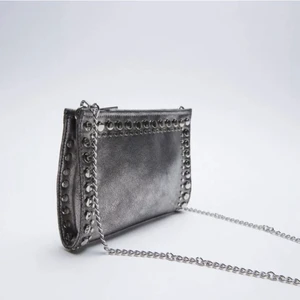 Väska från zara - Säljer nu denna sjukt fina väska från zara eftersom jag inte fått användning av den.🔥