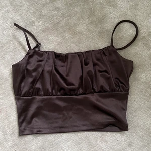 Festtopp - Jättefin helt slutsåld trendig fest top från hm! Jättebra skick aldrig använt