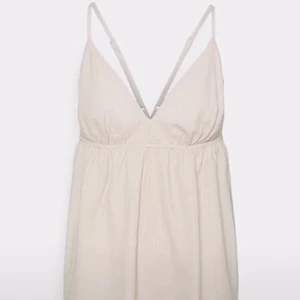 beige linne - Säljer detta snygga linne från vero monda, för att det är liite för stort för mig. Aldrig använt, prislapp kvar. Slutsålt!! kom privat för fler bilder💗💗💗